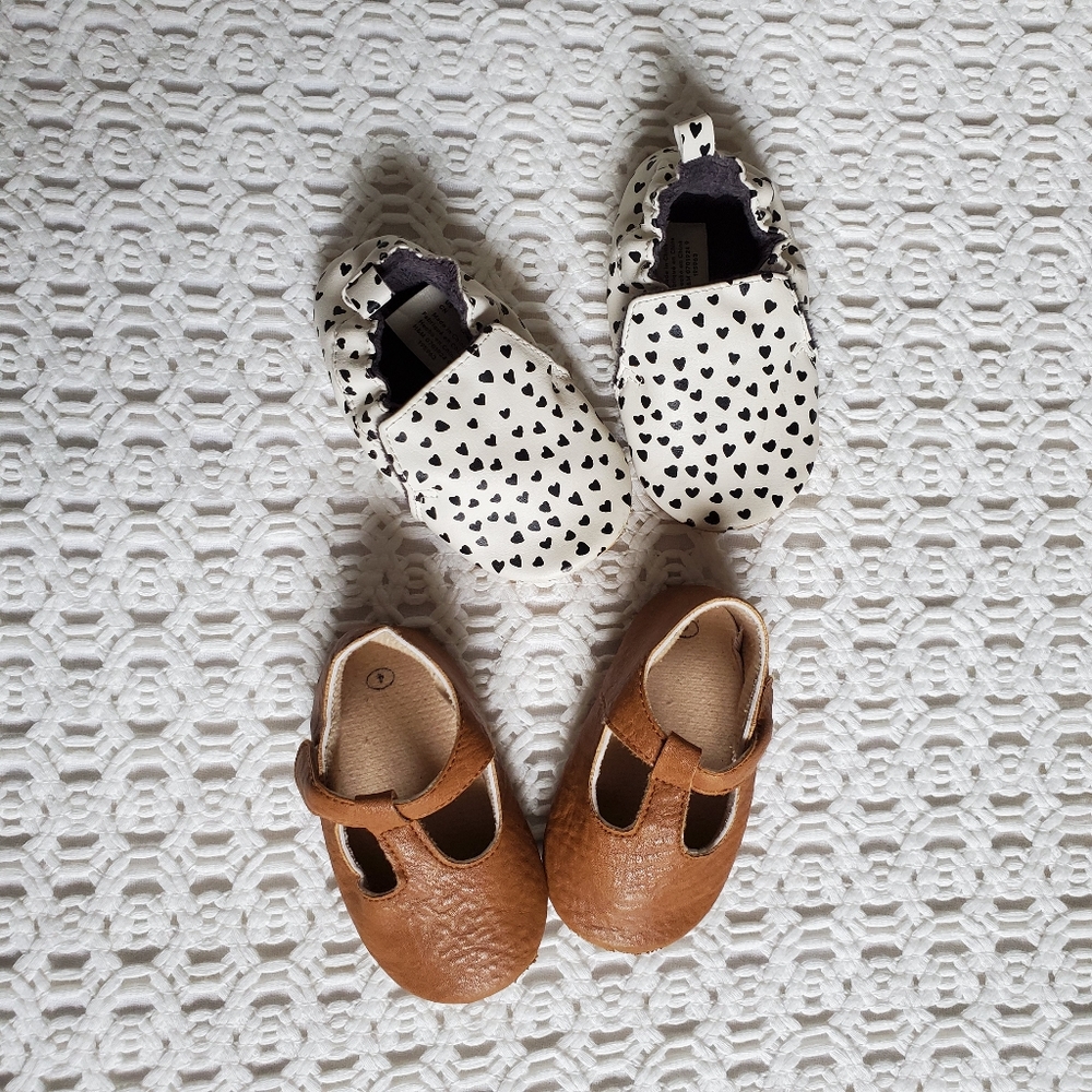 Two baby shoes size 4
